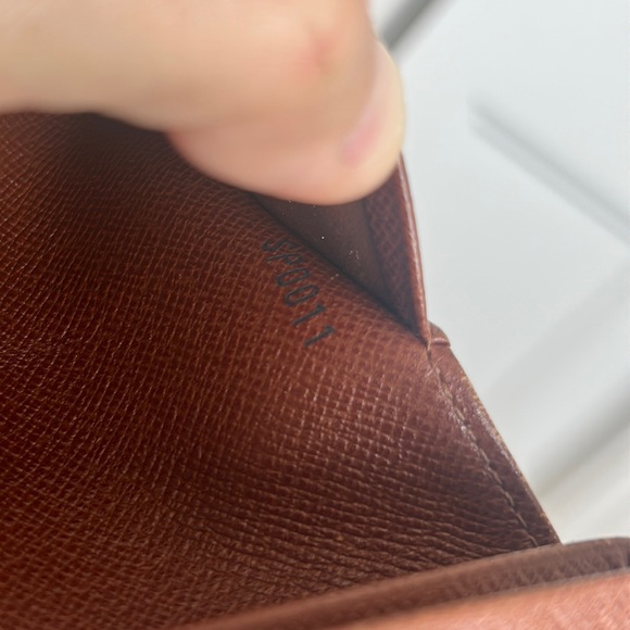 Louis Vuitton Coffre-fort Wallet - Picture 8 of 9